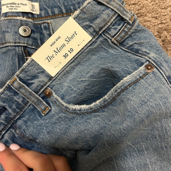 NWT “MOM” Short from abercrombie and fitch size 30 / 10 never worn - Picture 2 of 5